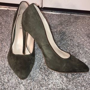 Olive green Pumps